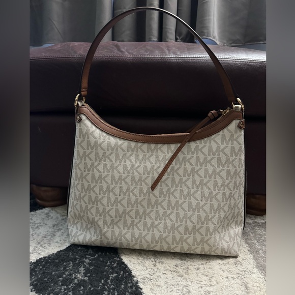 Michael Kors purse - Picture 2 of 7